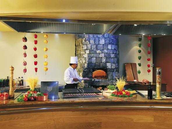 Le Canonnier Hotel - open-plan kitchen